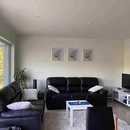 Trevlig Stuga Med Uteplats Rimbo Extérieur photo