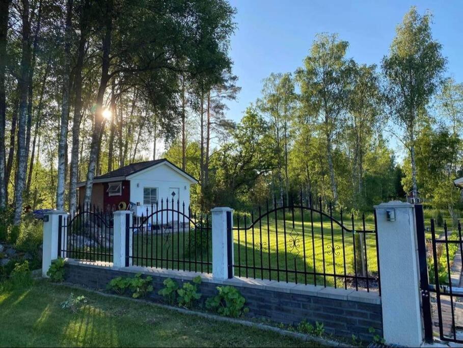 Trevlig Stuga Med Uteplats Rimbo Extérieur photo