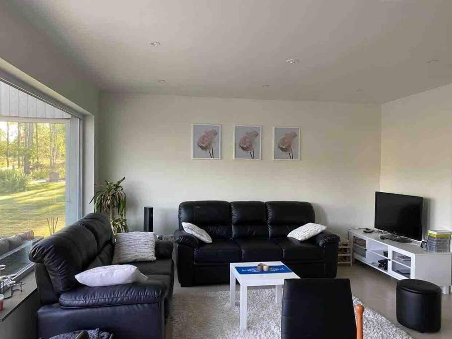 Trevlig Stuga Med Uteplats Rimbo Extérieur photo