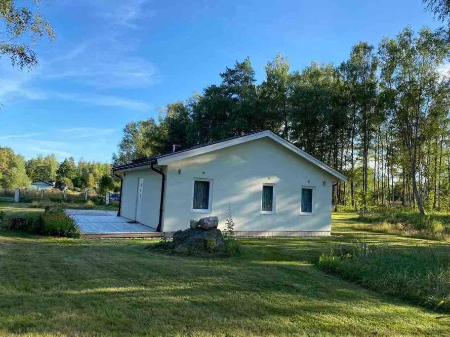 Trevlig Stuga Med Uteplats Rimbo Extérieur photo